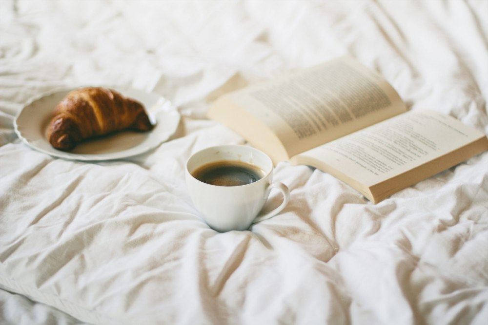 Чай книги плед осенью