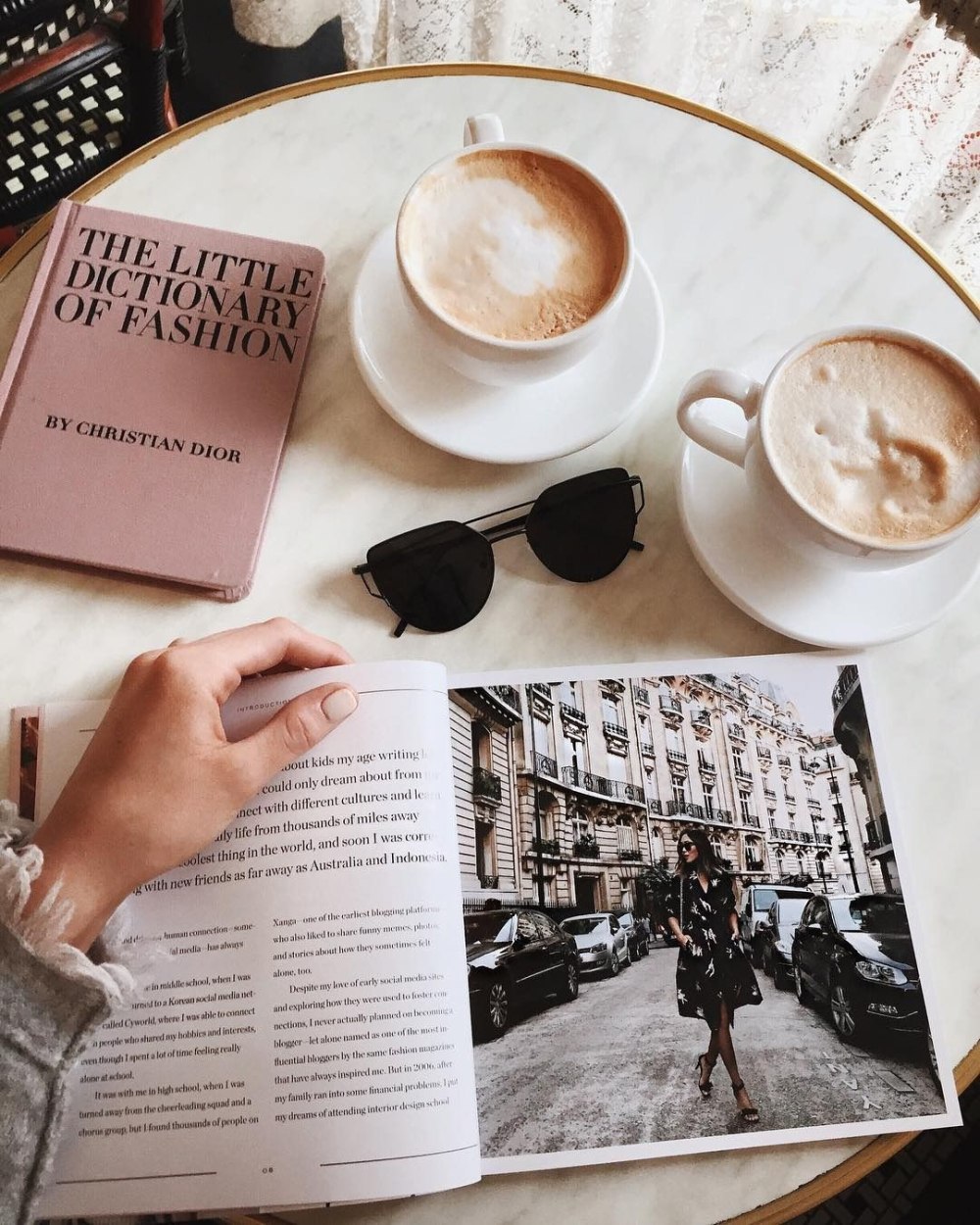 Кофе книга и белое