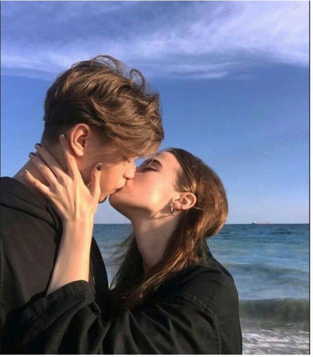 Аниме пара девушка с каре