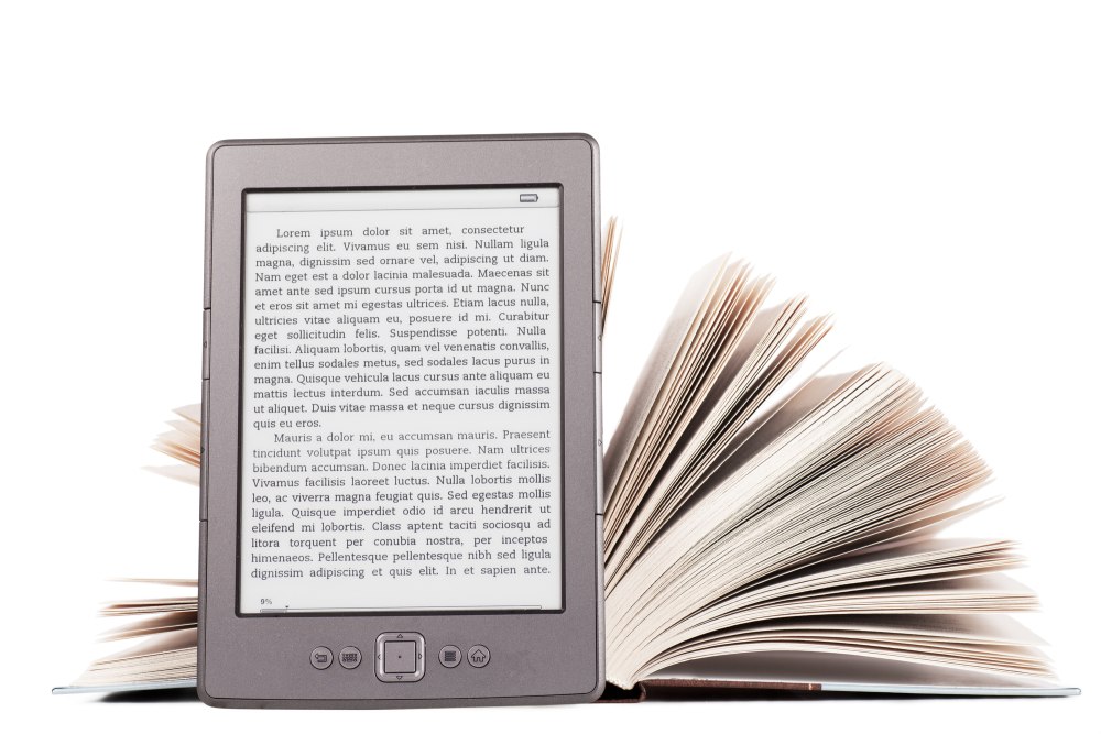 Стол с книгами и бумагами