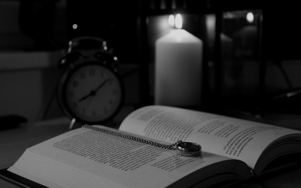 Книга с часами