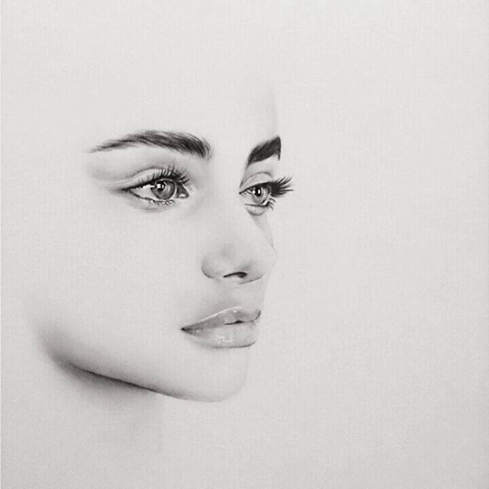 Рисунок девушки карандашом