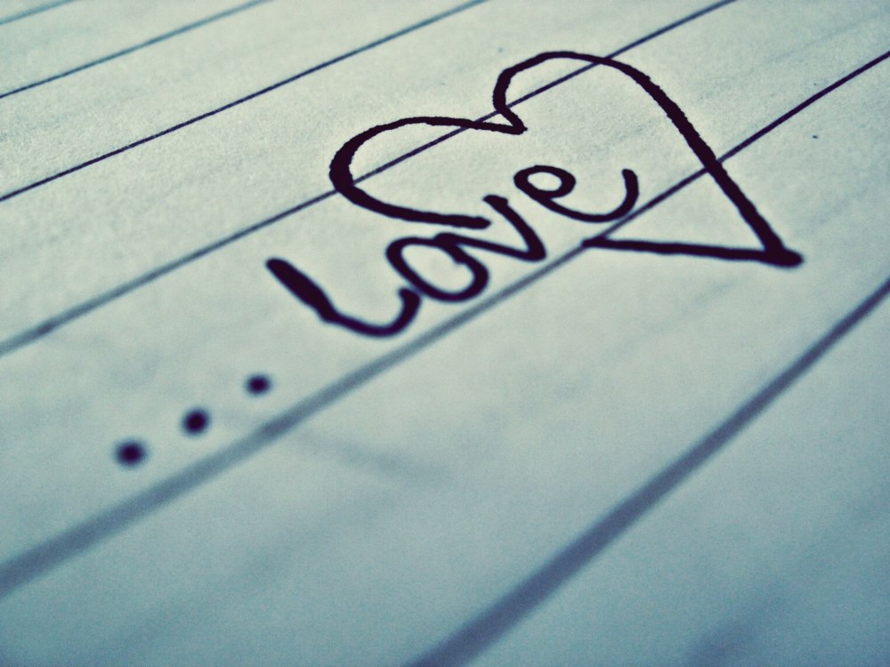 Неоновая надпись Love
