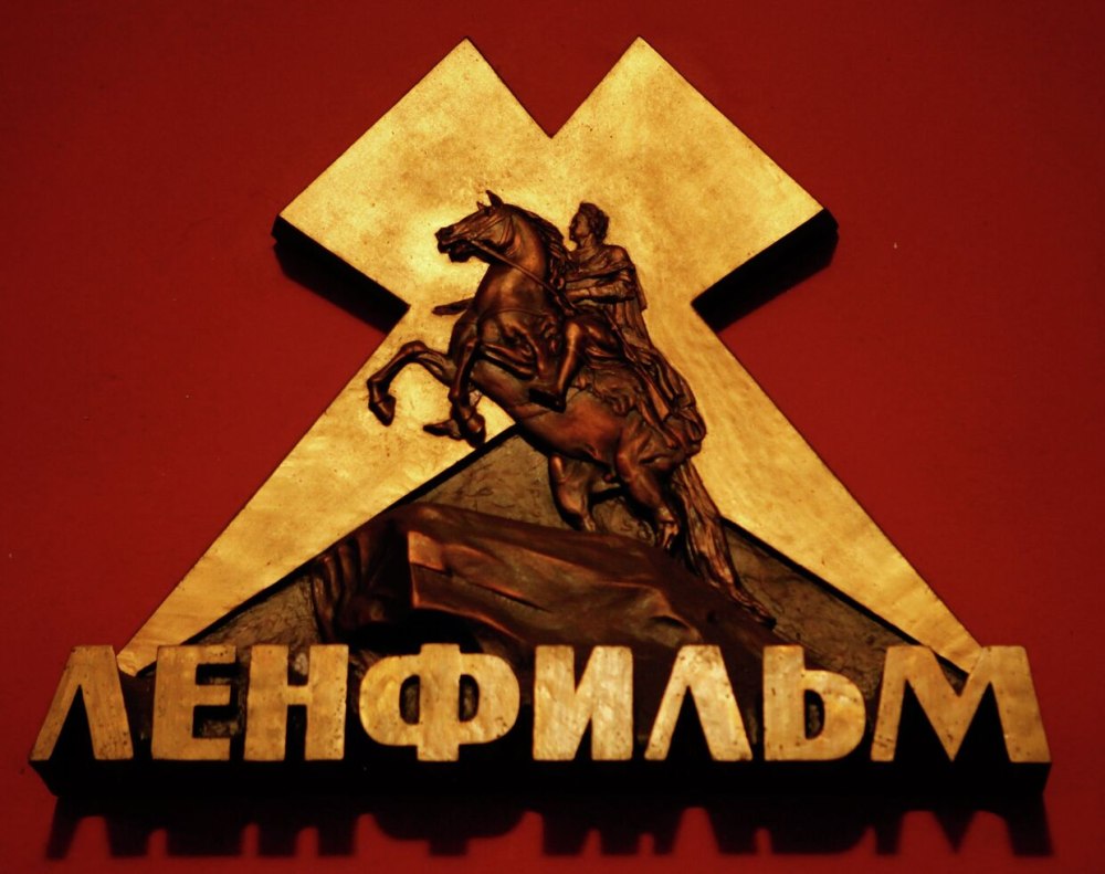 Скульптура Мухиной рабочий и колхозница