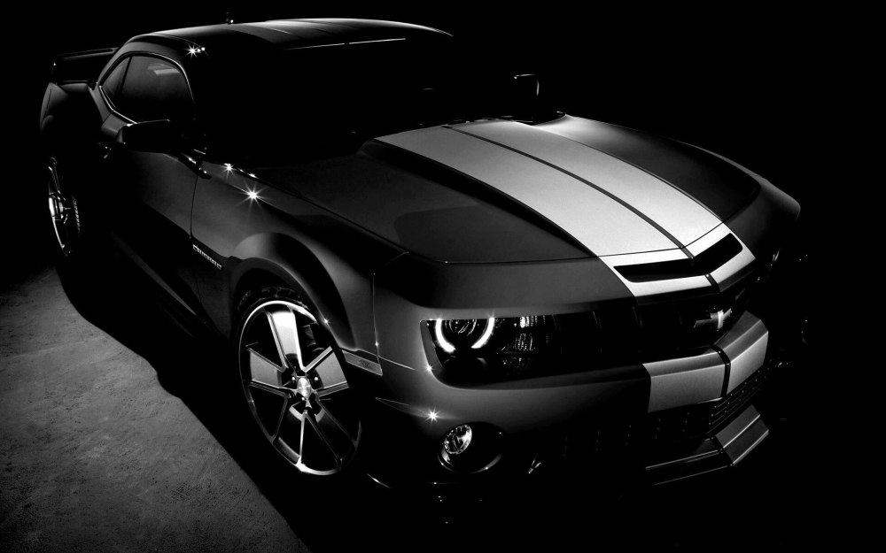 Camaro Chevrolet на черном фоне