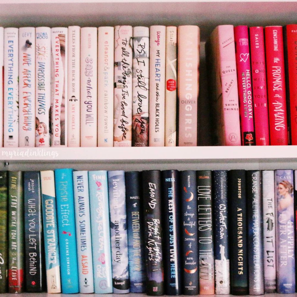 Книги на полке Эстетика