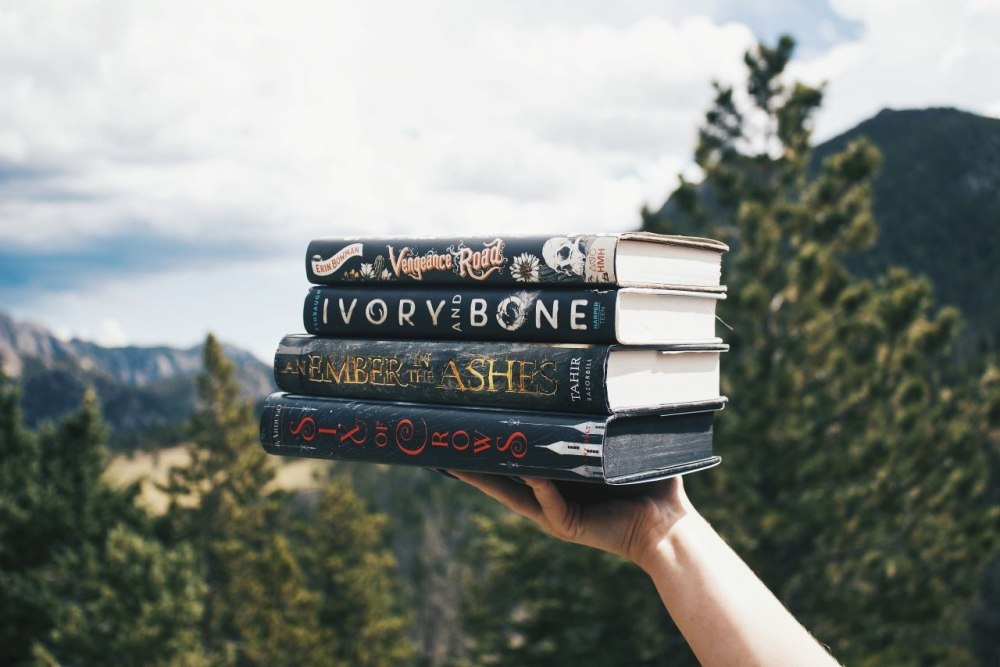 Стопка книг для инстаграма