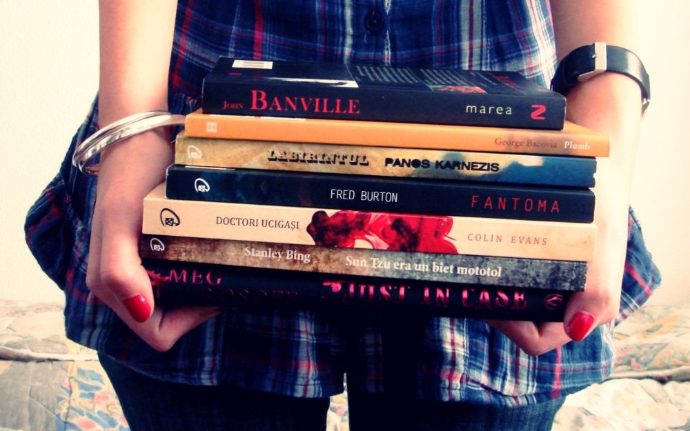 Стопка книг для подростков