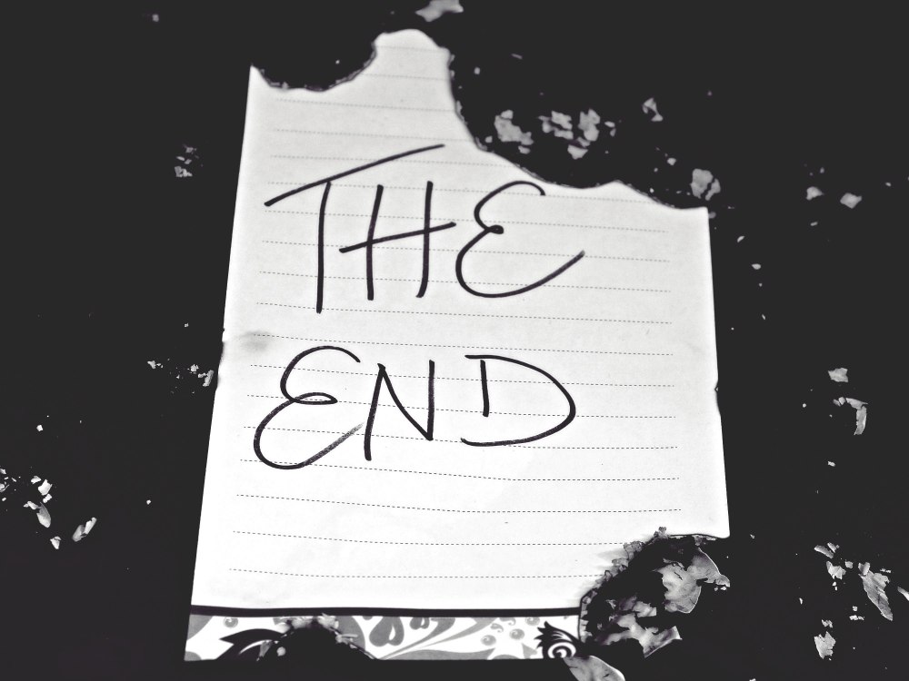 Надписью the end Эстетика