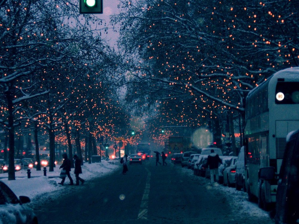 Зимний город из окна