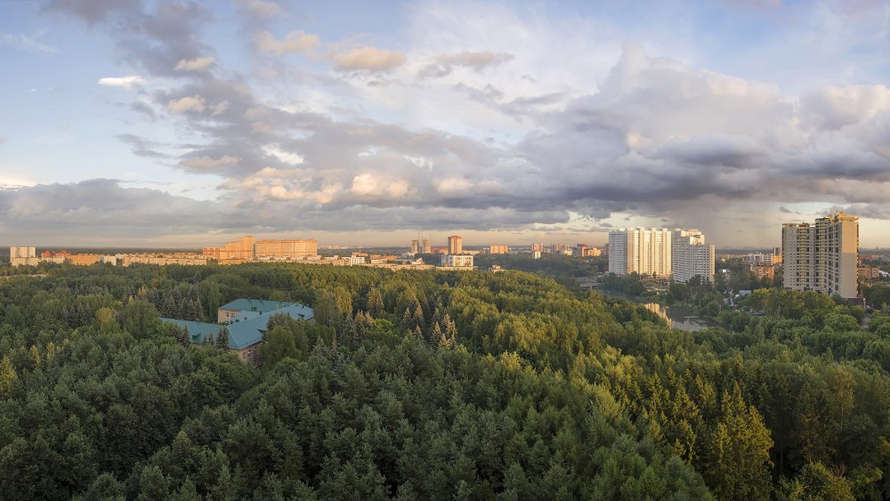 Панорама города из окна
