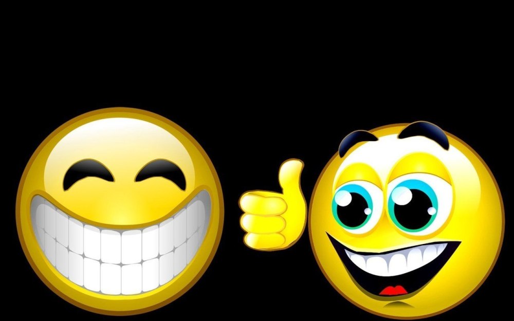 Белая улыбка на черном фоне