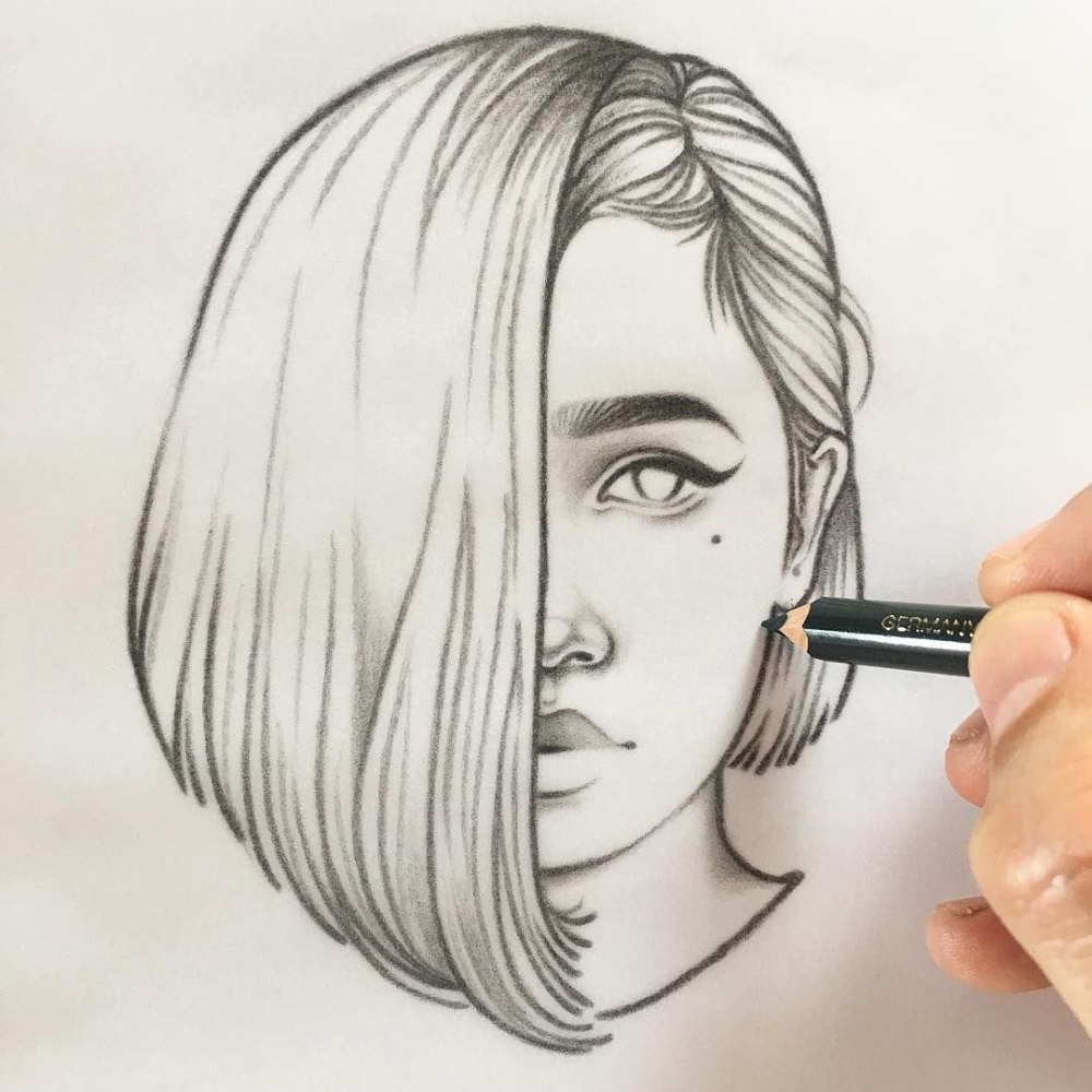 Рисунок девушки карандашом