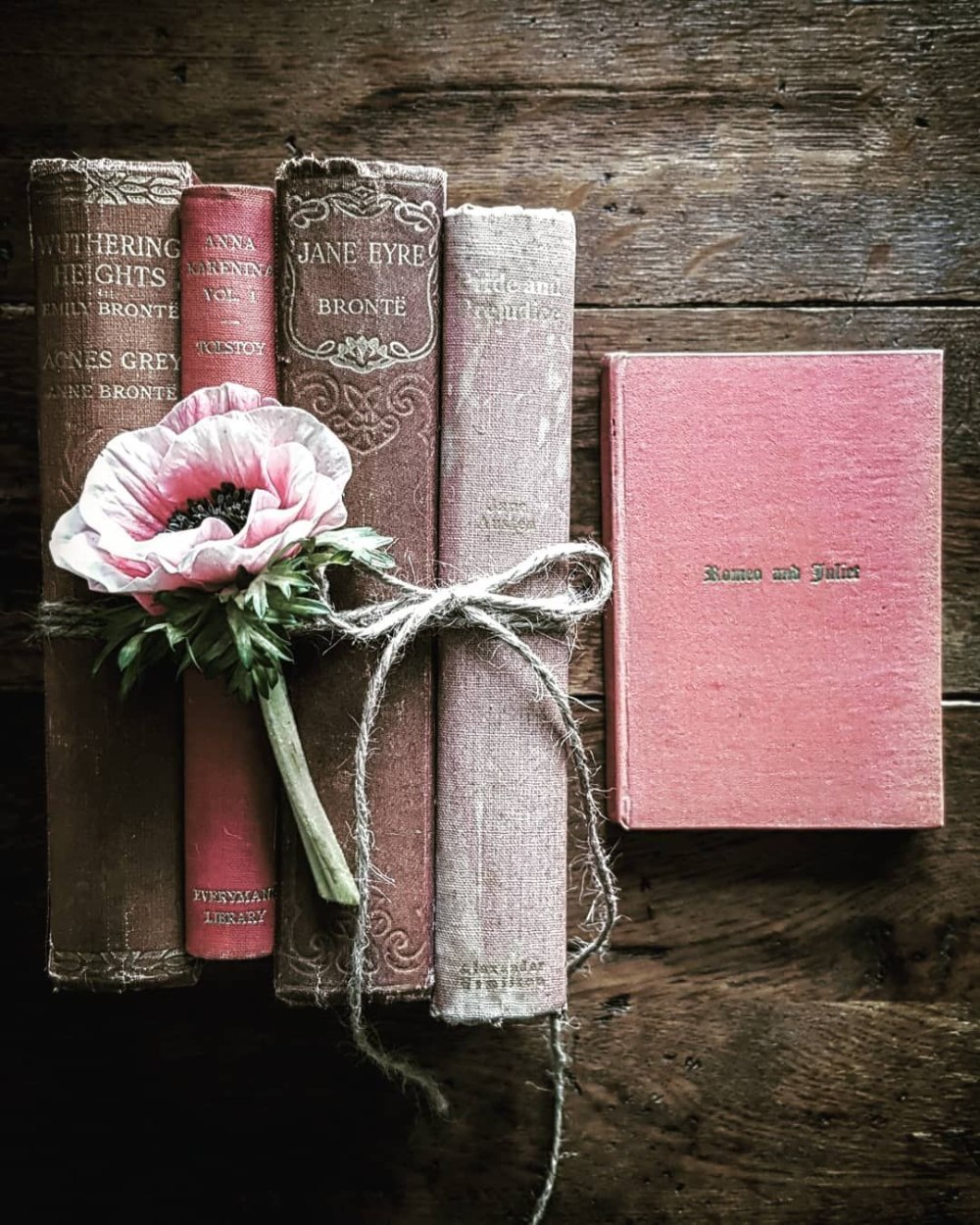 Винтажная книга
