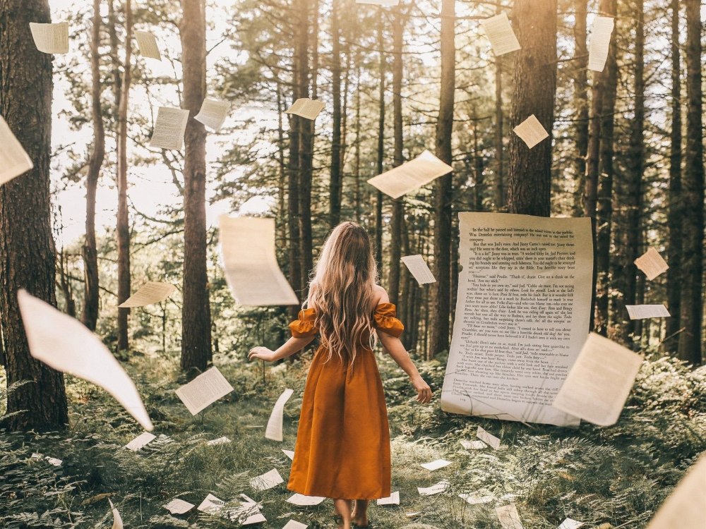 Фотосессия с книгой в лесу