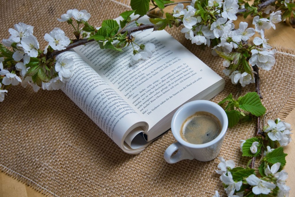 Обои на рабочий стол книги и кофе