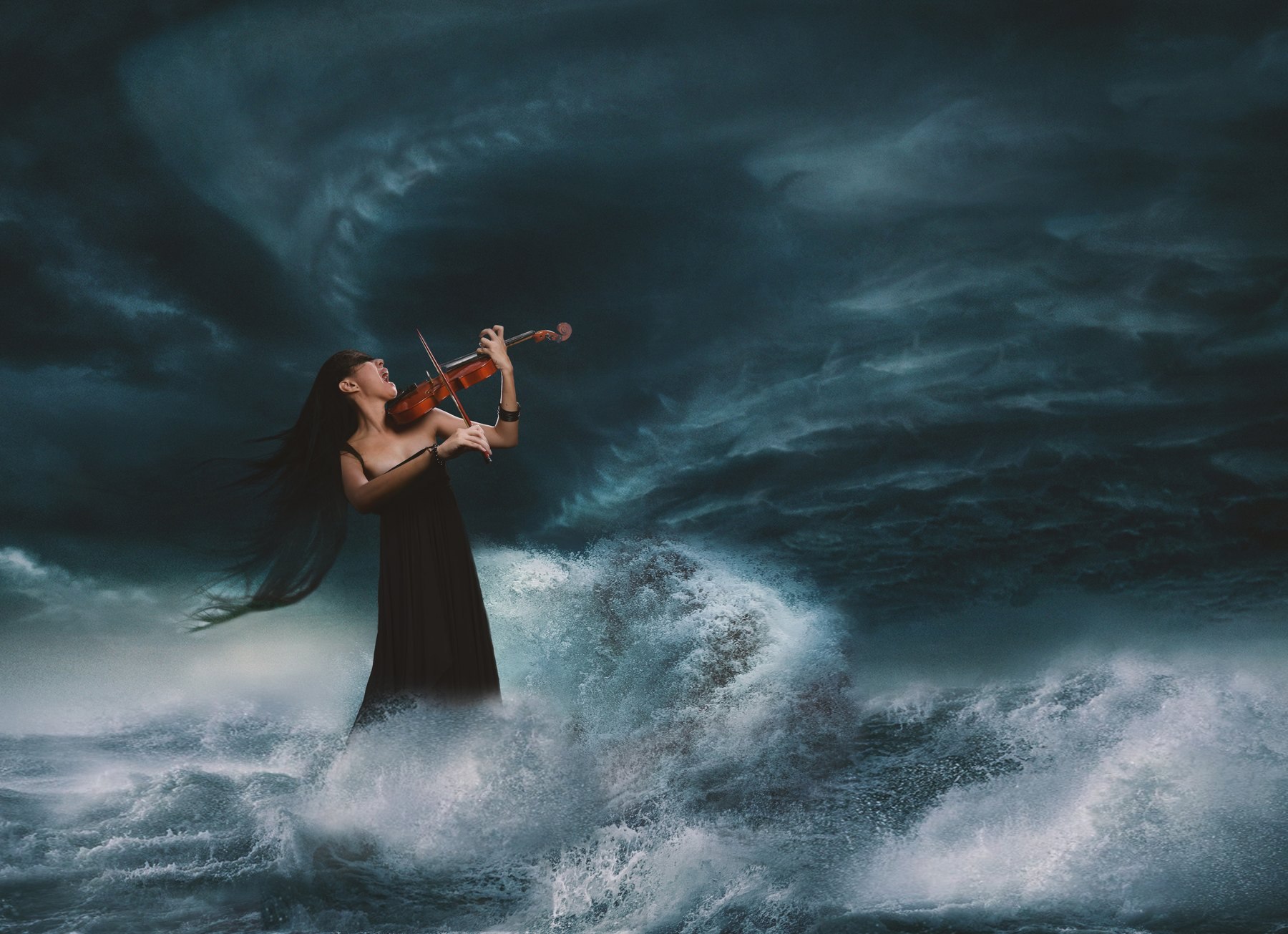 Дали волна песня. Музыкальная волна. Девушка скрипка море. Девушка у бушующего моря. Девушка в волнах моря.
