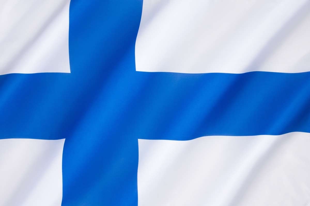 Страна с синим крестом. Финский флаг. Белый флаг с синим крестом. Синий мкремст на белом фоне. Белый флаг с голубым крестом.