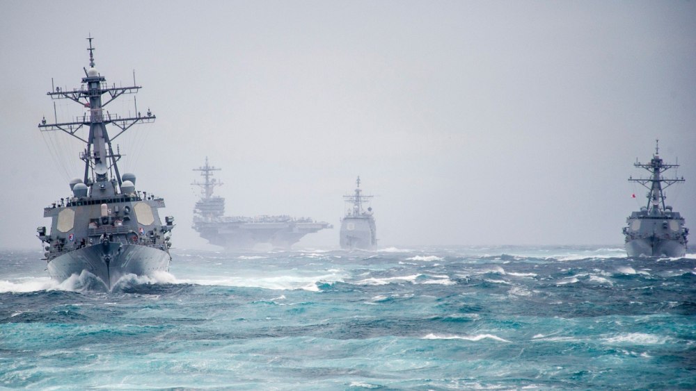Военный корабль в море