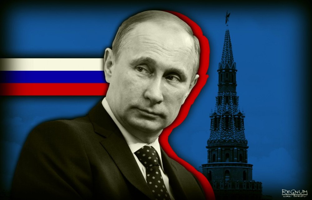 Путин на фоне флага РФ