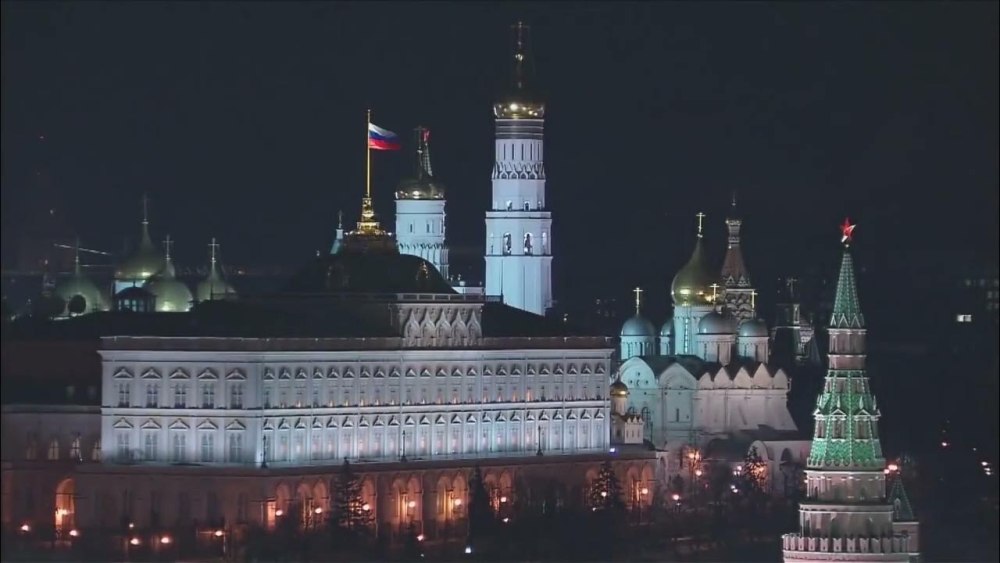 Фон новогоднего обращения президента без Путина