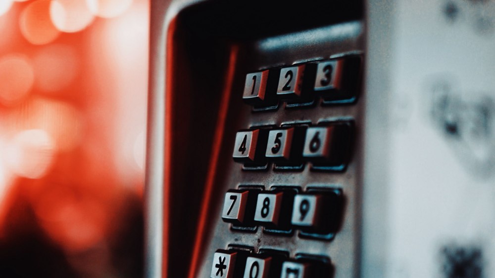 Кнопочный телефон Nokia 225 чёрный