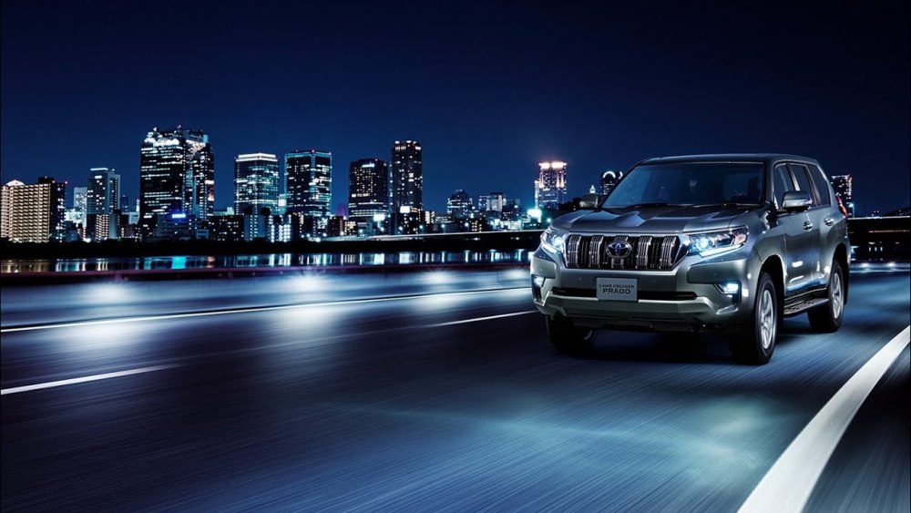 Toyota Land Cruiser Prado 2021 ночью