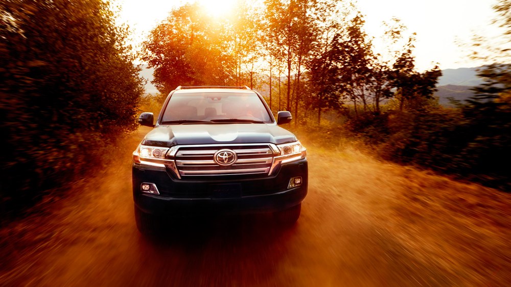 Toyota Land Cruiser 100 1920x1080