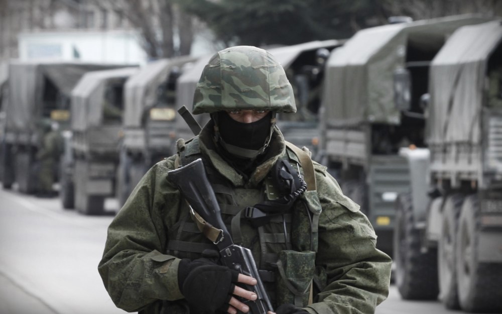 Солдат Российской армии в маске