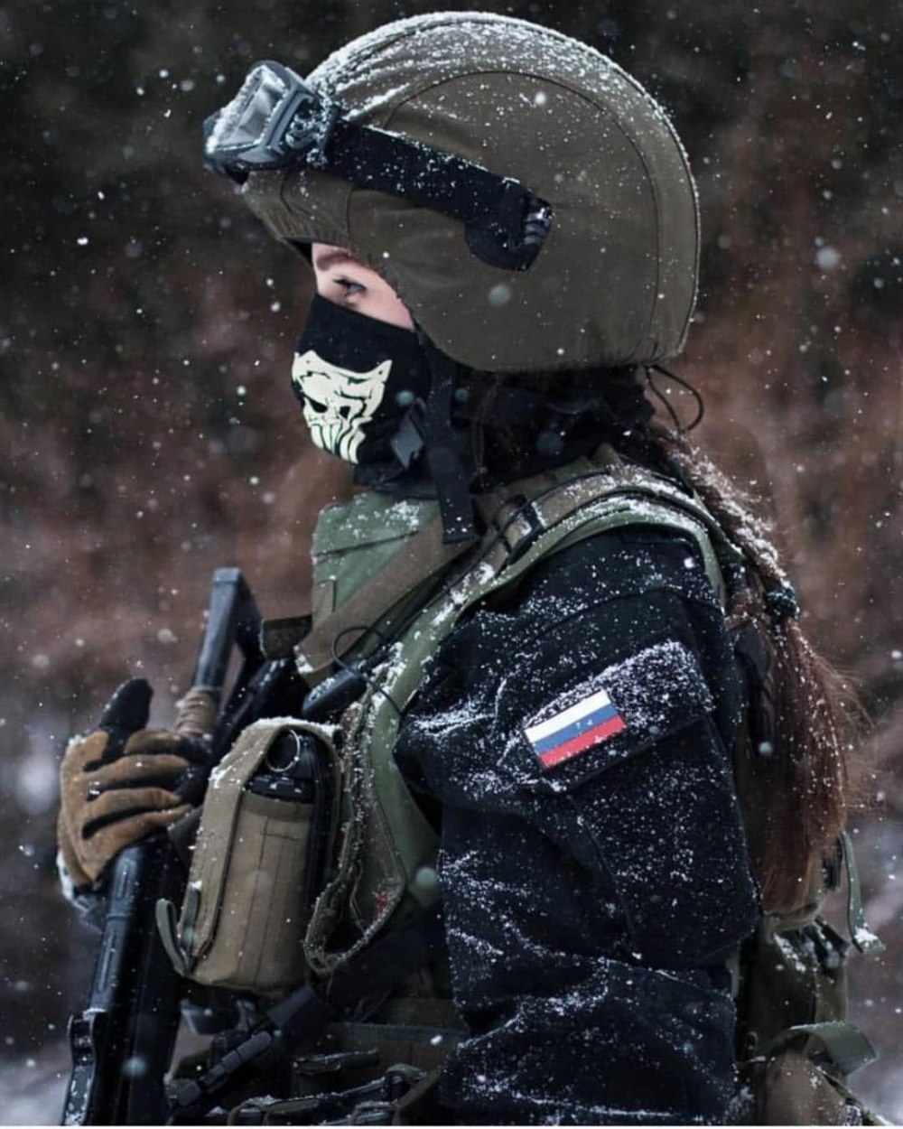 Девушки в форме спецназа