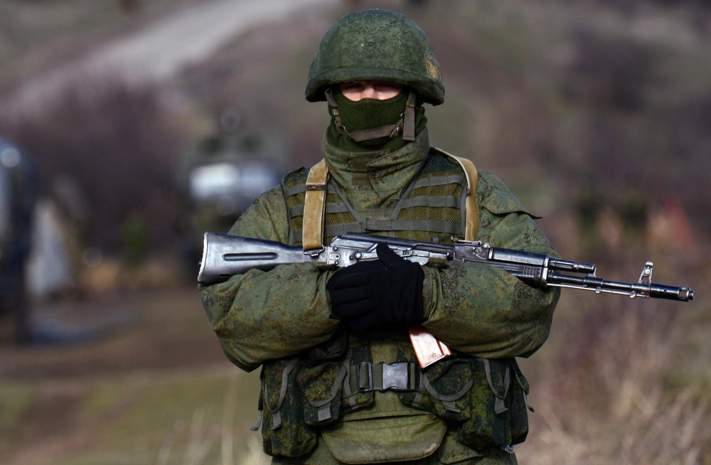 Военный в маске