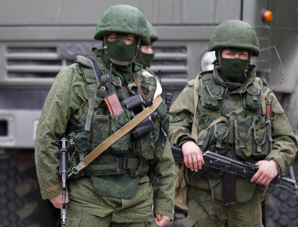 Военный в маске