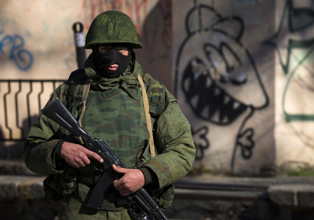 Военный в маске