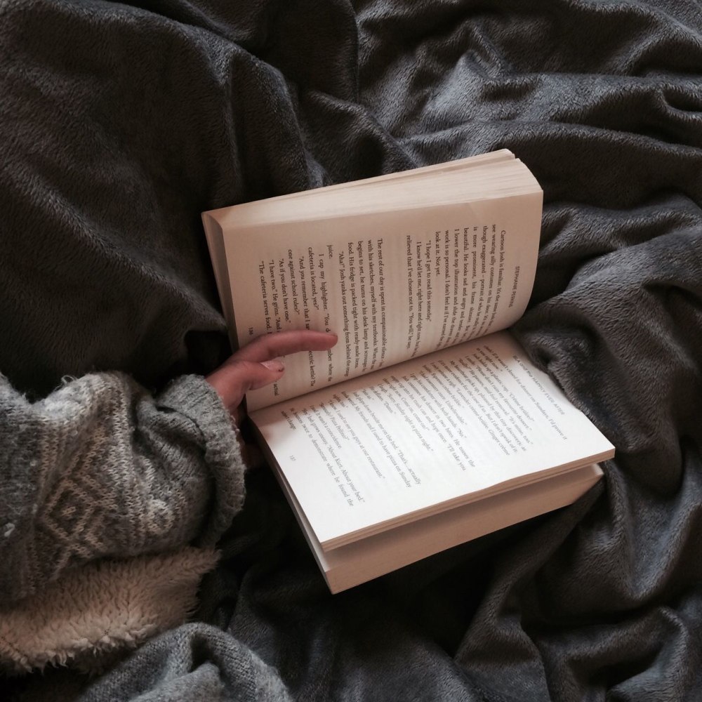 Книга в руках Эстетика