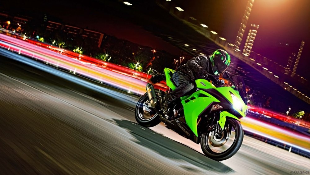 Мотоциклист Ninja Kawasaki 300