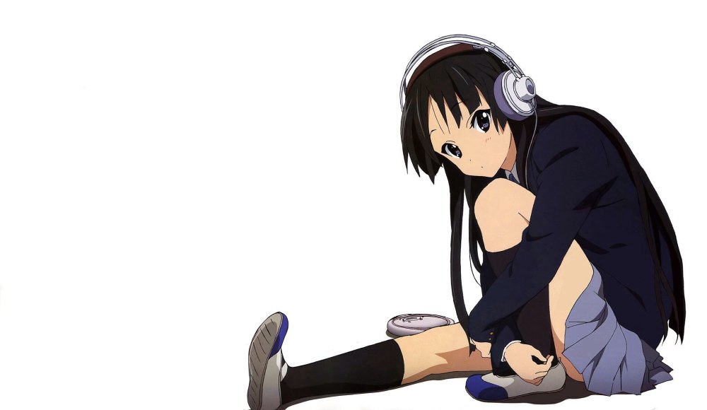 Akiyama mio в наушниках