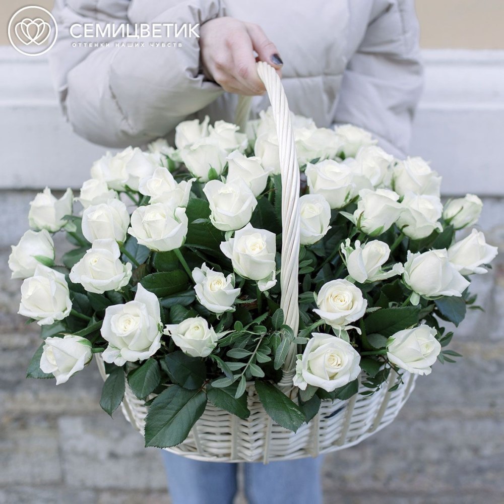 Корзина из белых роз