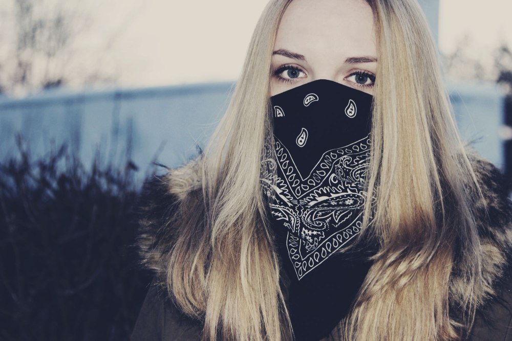 Тян в маске