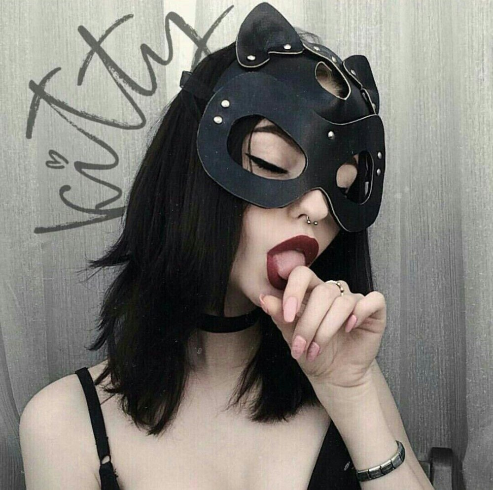 Топовые девушки в масках