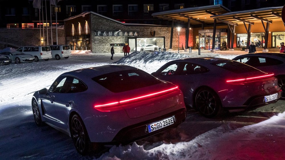 Porsche Taycan Turbo s Литвина мраморный