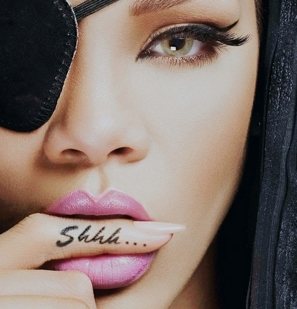 Рианна тату shh