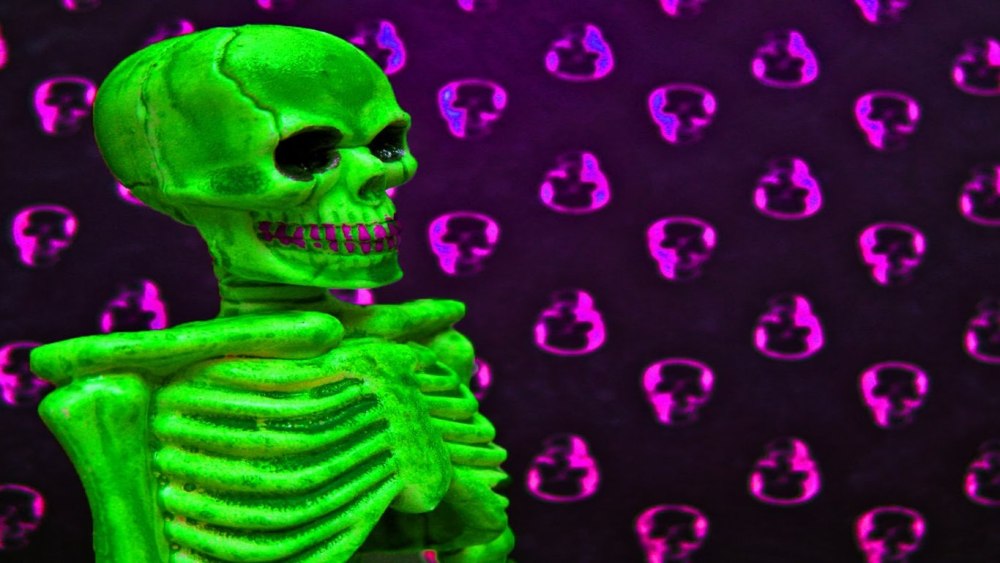Неоновый скелет