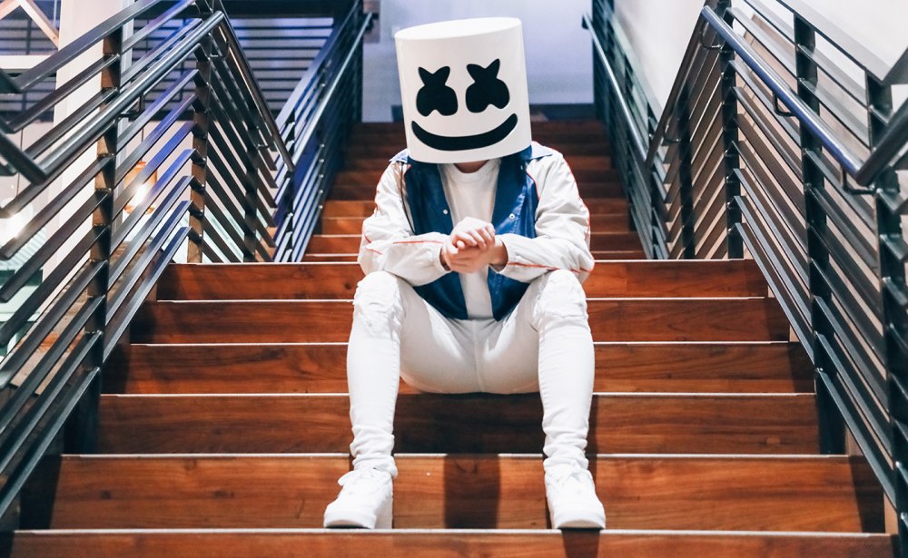 Кристофер Комсток Marshmello без маски