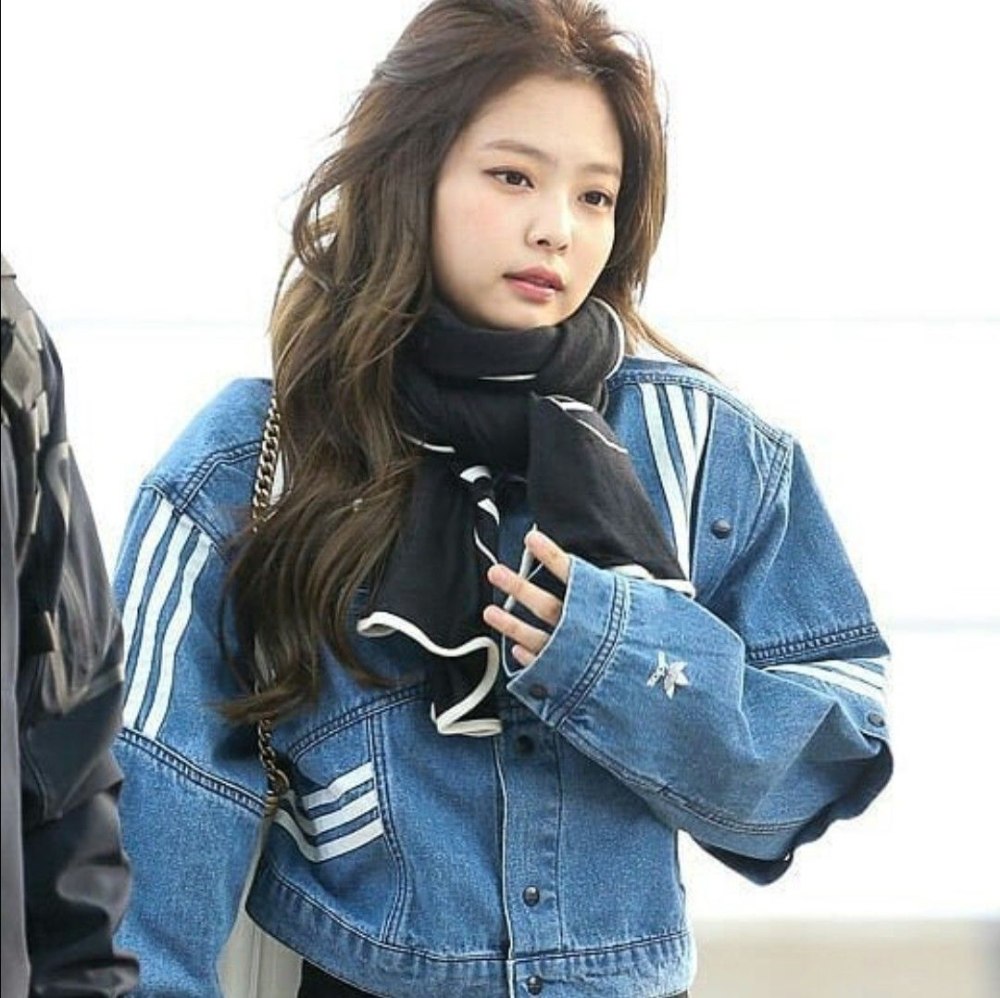 Наряды Дженни из BLACKPINK