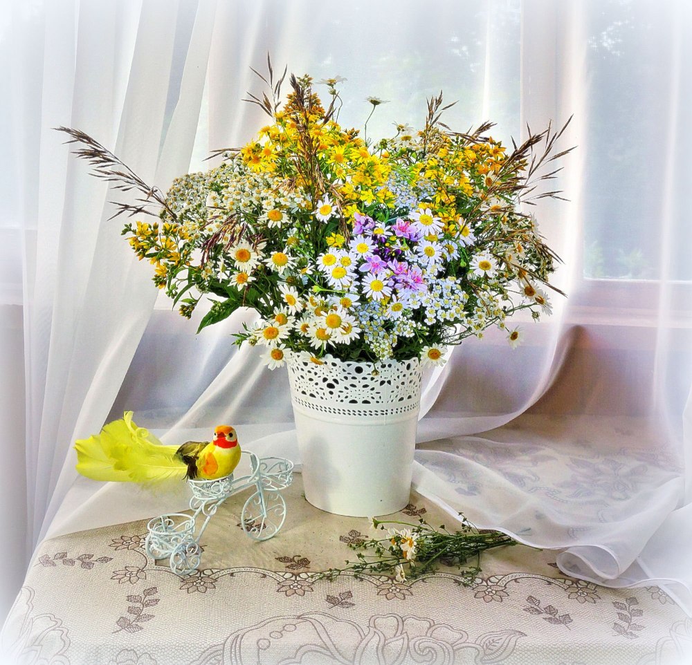 Букет из сирени и ромашек