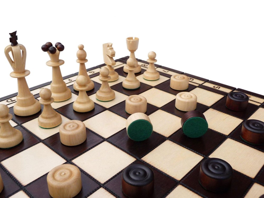 Игра шахматы против шашек