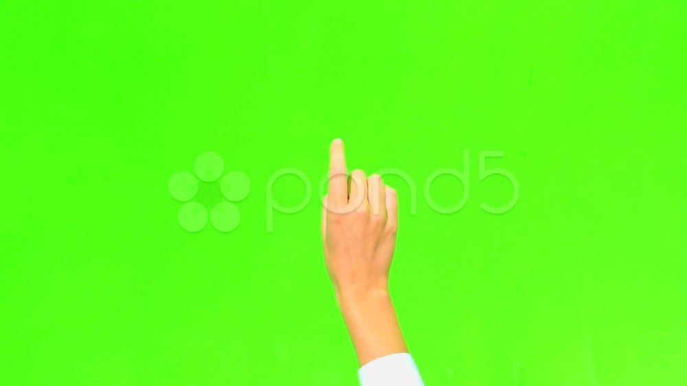 Рука девушки на зелёном фоне