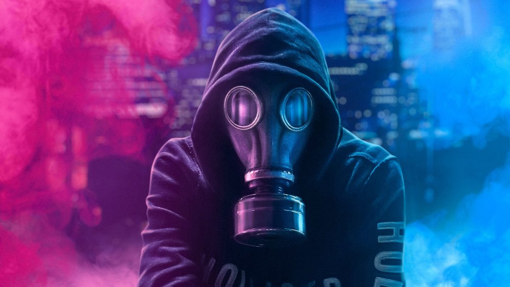 Сталкер в противогазе