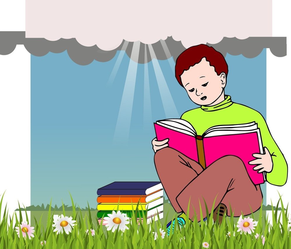 Мальчик читает книжку
