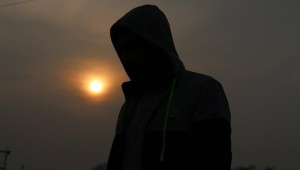 Люди в капюшонах без лица